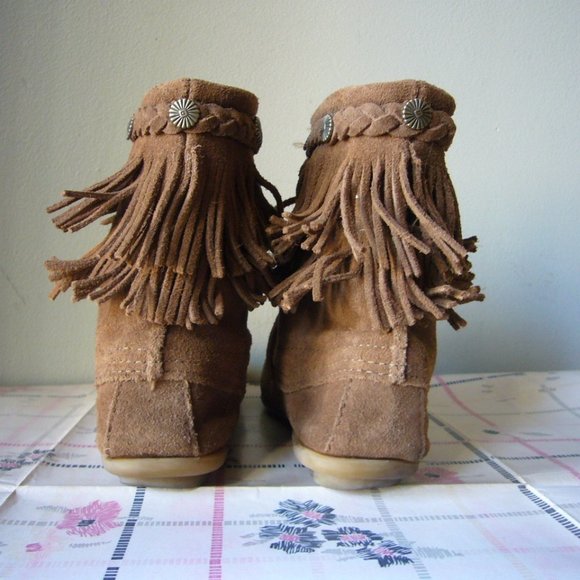 Minnetonka Two Layer Fringe Ankle Boot Tan Lace 6M - Picture 10 of 14